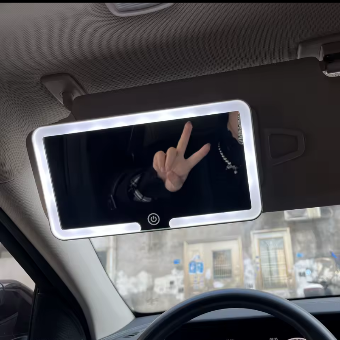 GlowMee – Bilspegel med Perfekt Sminkljus